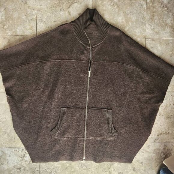 O2 Katie Todd gray 100% Wool high neck zip up batwing style poncho w raw hem NWT - Picture 4 of 13